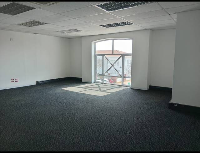 1,224M² BUILDING TO LET IN BRYANSTON